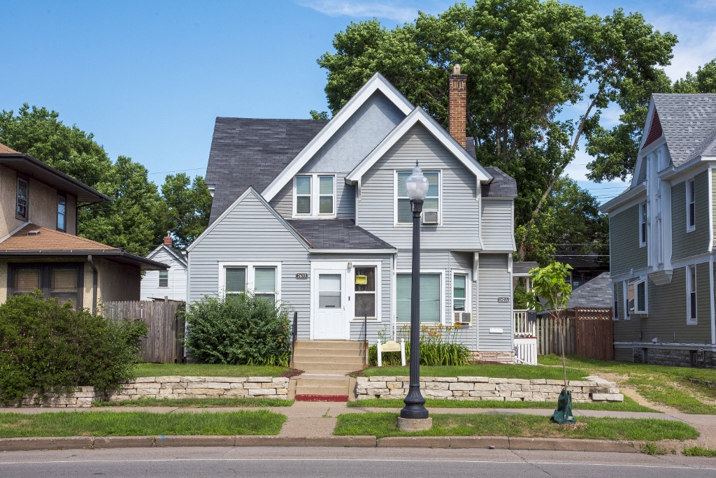 Photos and Video of Oakland Square in Minneapolis, MN